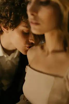 How to Flirt Online Without Giving Too Much Away - Chatib Blog